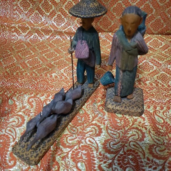 Bundle of Couple Figurine Souvenirs from Diff. Countries - Picture 8 of 13